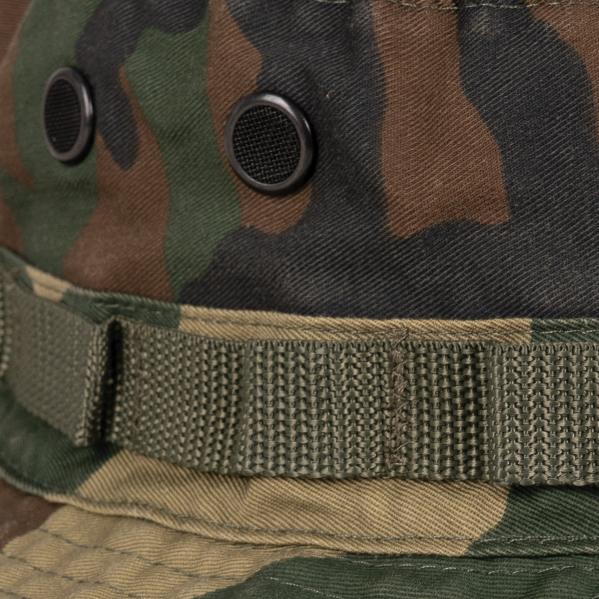 5900-B-CloseUp